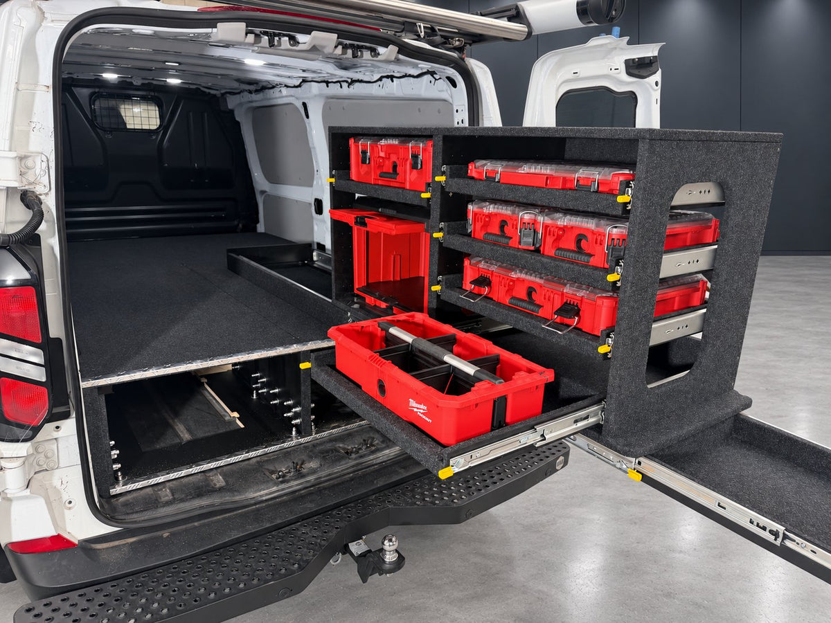 Ford Transit Custom drawer-top Milwaukee installation with the lower PACKOUT tote extended