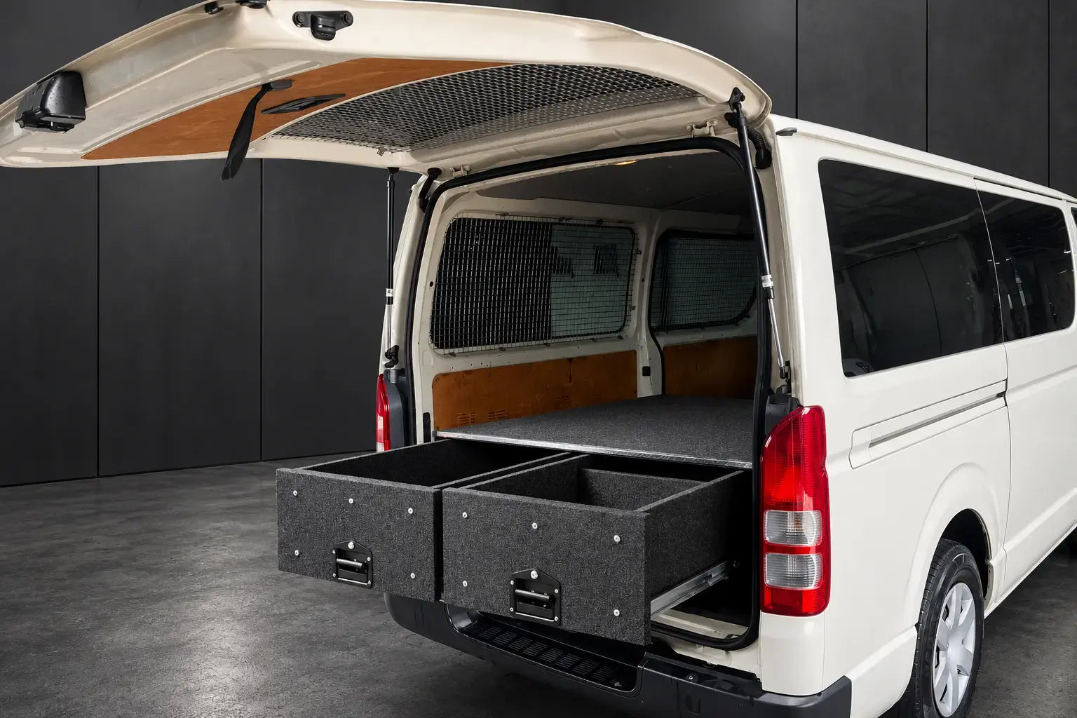 Toyota HiAce 2005–2019